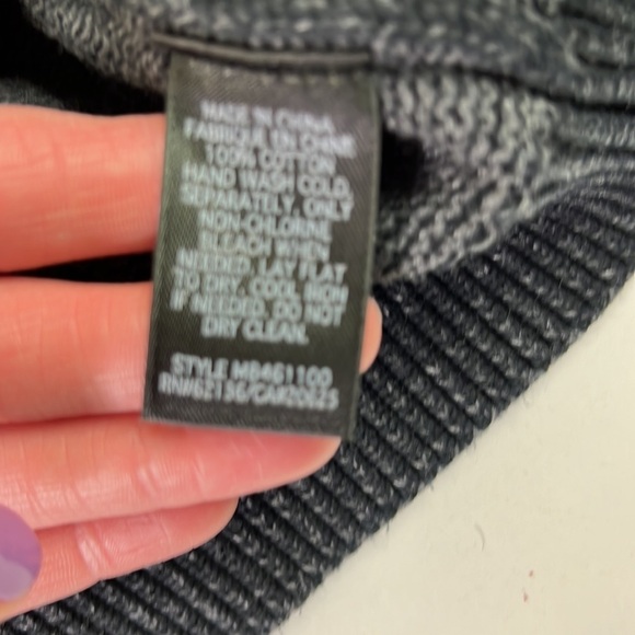 Men's Black Graphic Guess  Sweater - Picture 4 of 8